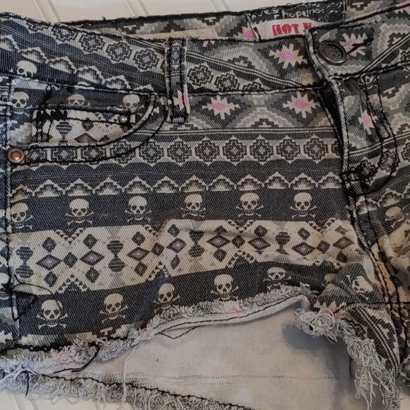 Gray & pink Skull fair isle shorts - Picture 3 of 4